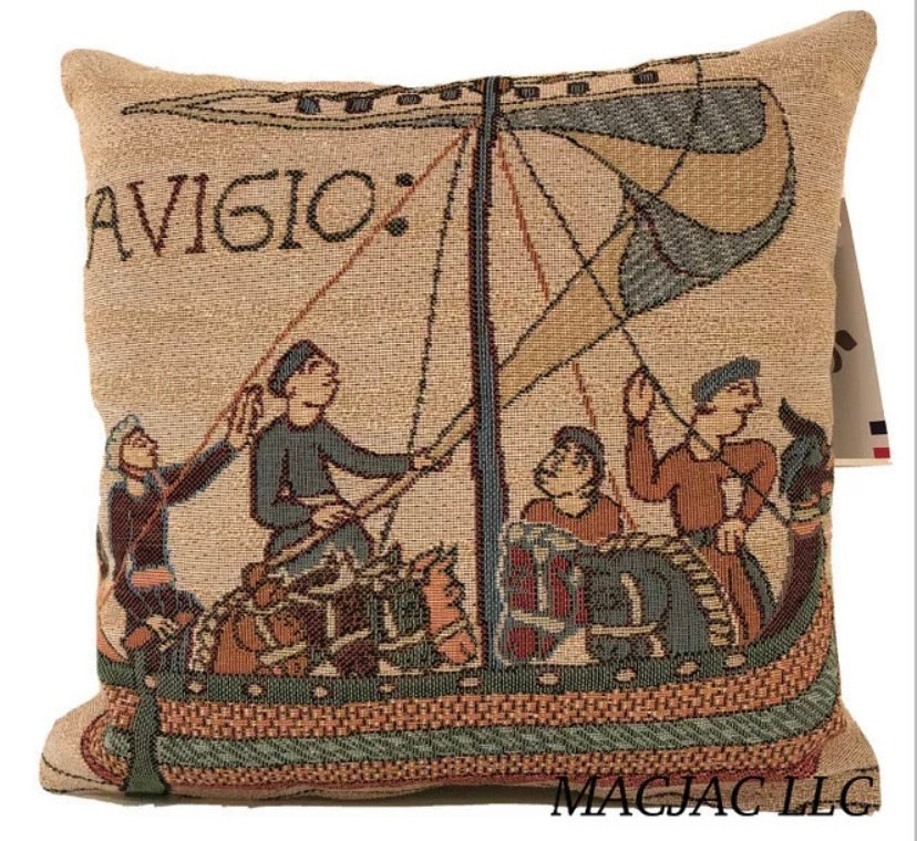 Bayeux Cathedrale Pillow